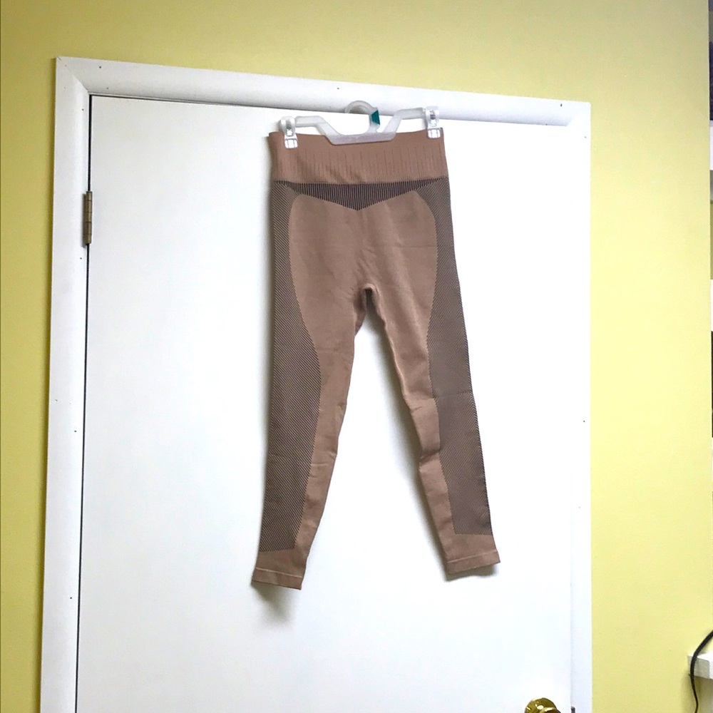 Workout leggings, seamless, tan and brown.